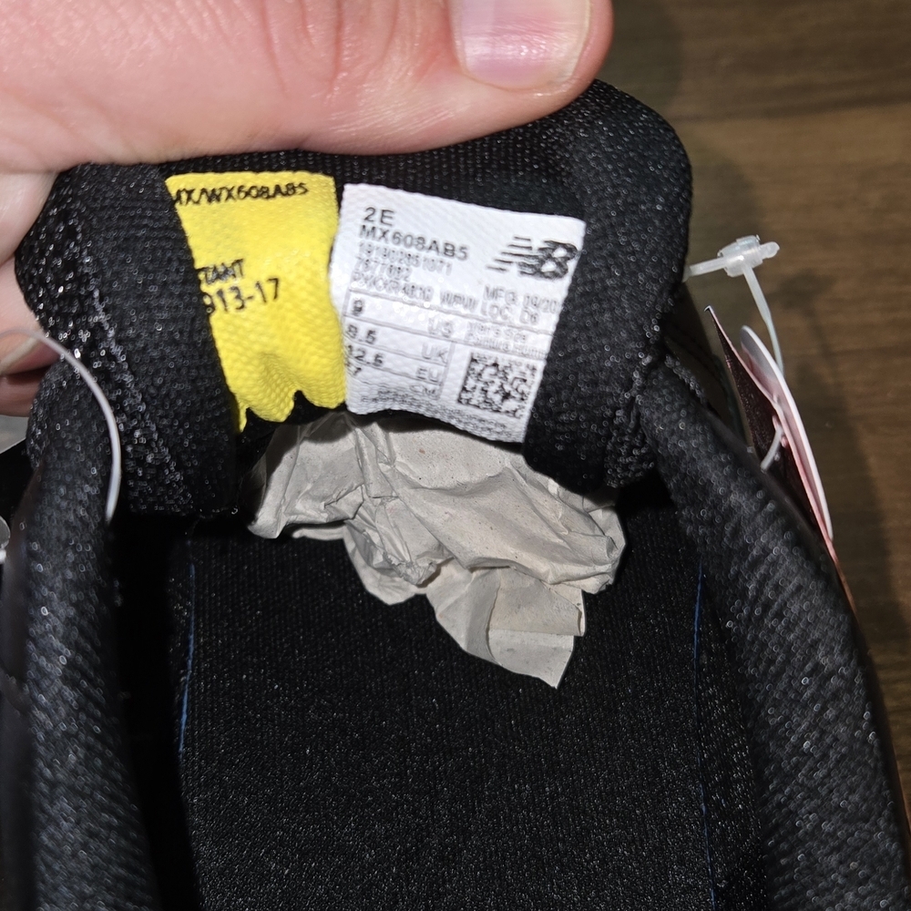 New Balance Men's Black Slip Resistant Shoes - Picture 6 of 7